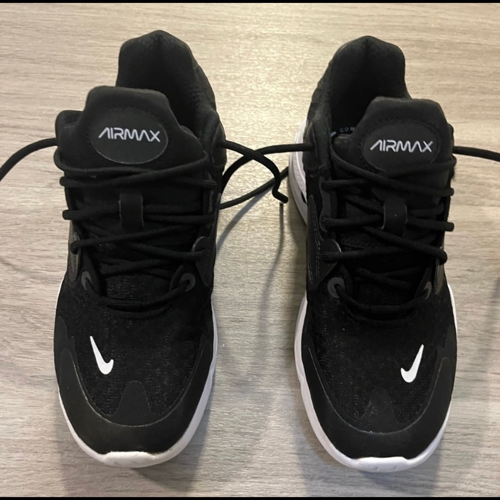 Nikes sz 6